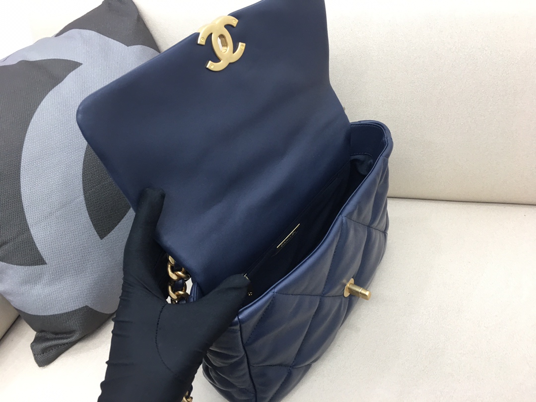 Lambskin 19 Large Handbag Flap Bag AS1161 Dark Blue